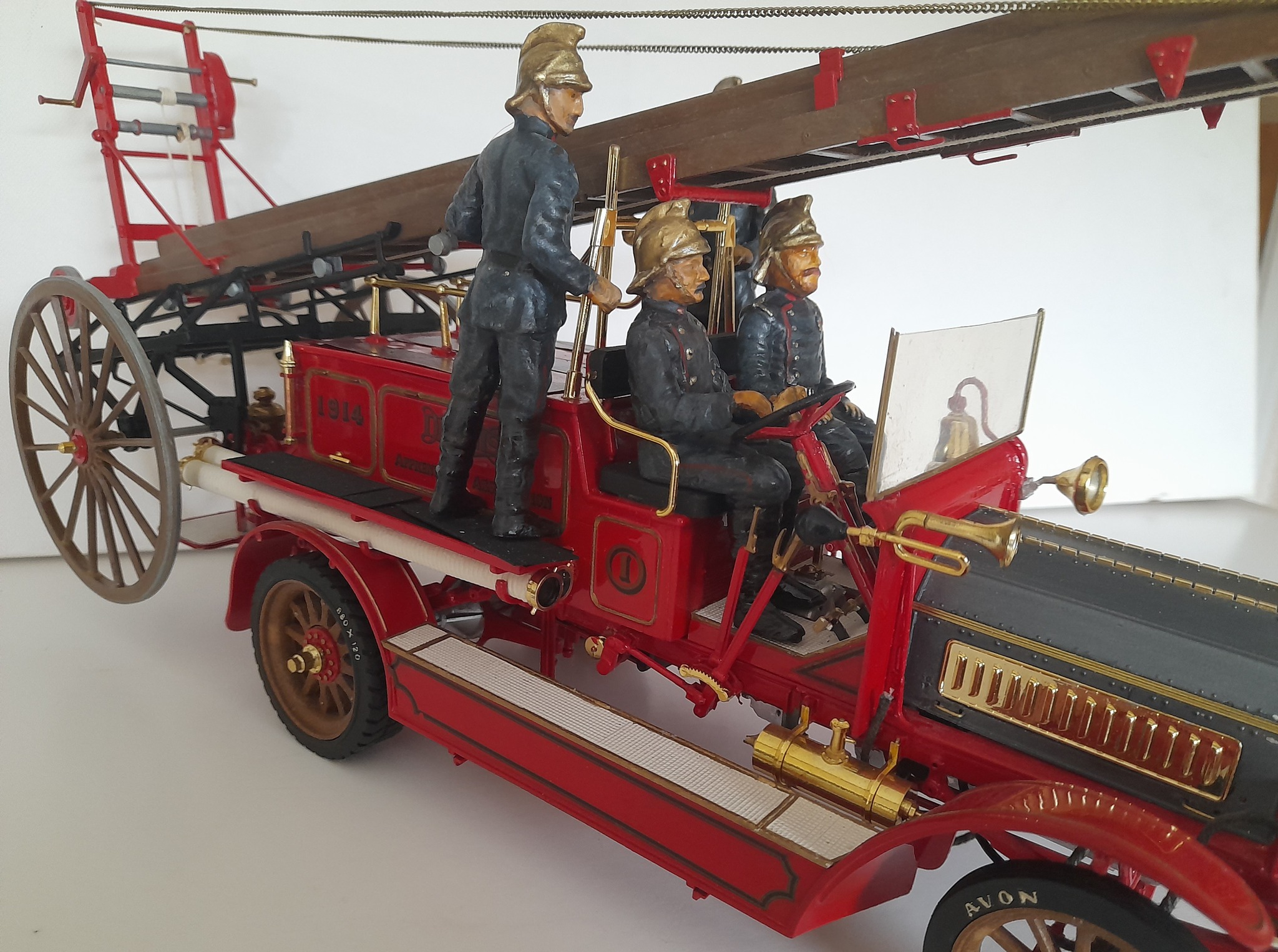1914 Dennis Motor Fire Engine model in 1/16th scale