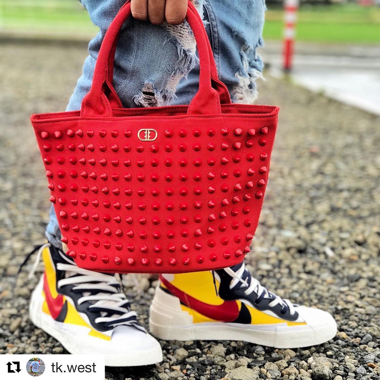 Repost!! @tk.west 様 スタイリングのスパイスにレッドは映えますね 