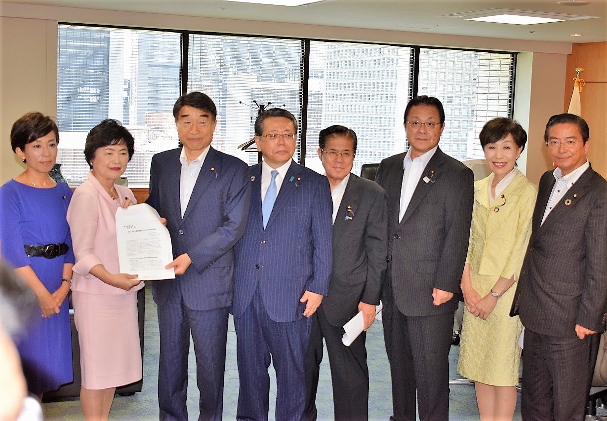古屋 範子 - 根本厚生労働大臣に、党厚生労働部会で、「令和2年度概算要求に向けた重点政策提言」を提出しました。認知症...