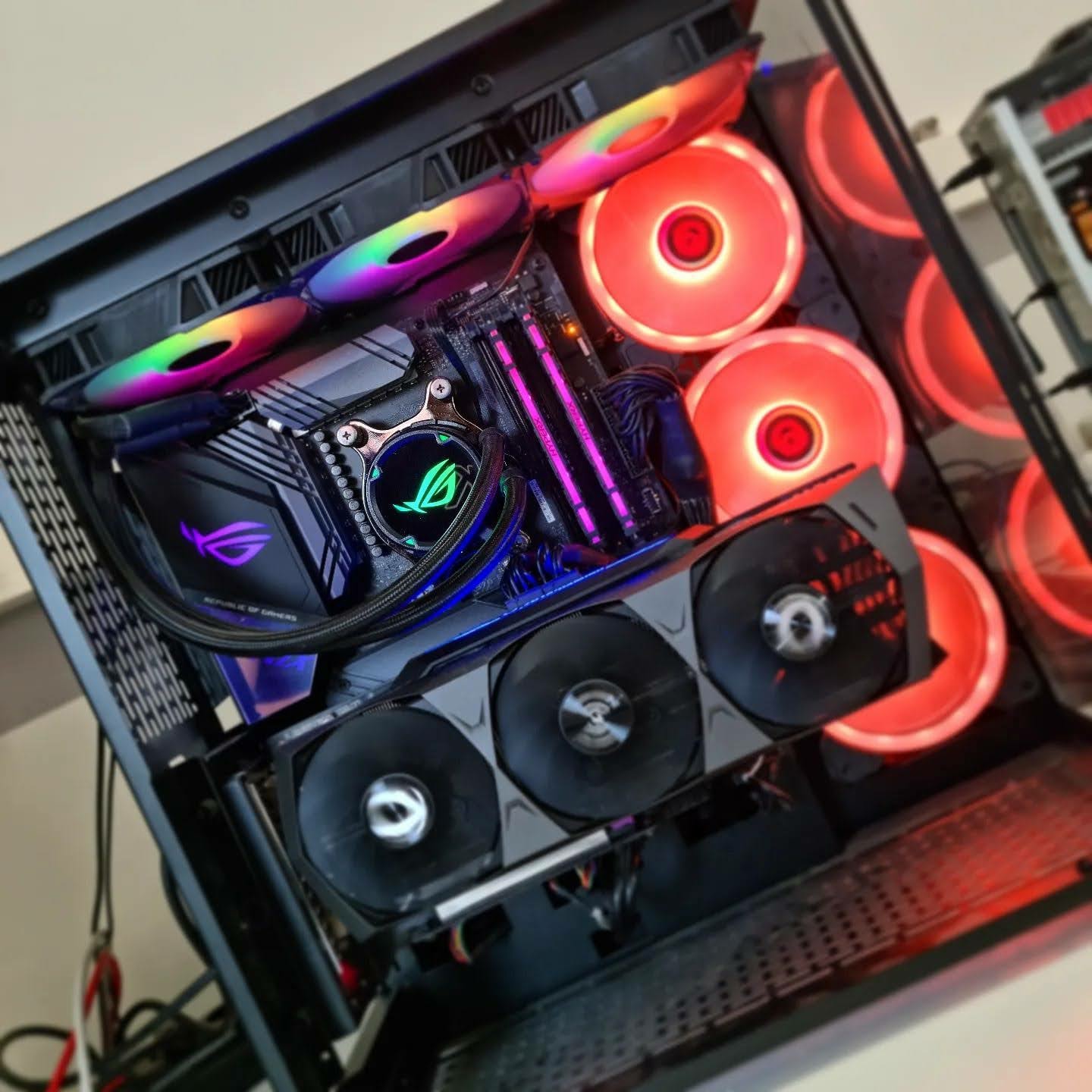 ZOTAC - The floating GPU looks magical 😏 📷 IG:... | Facebook