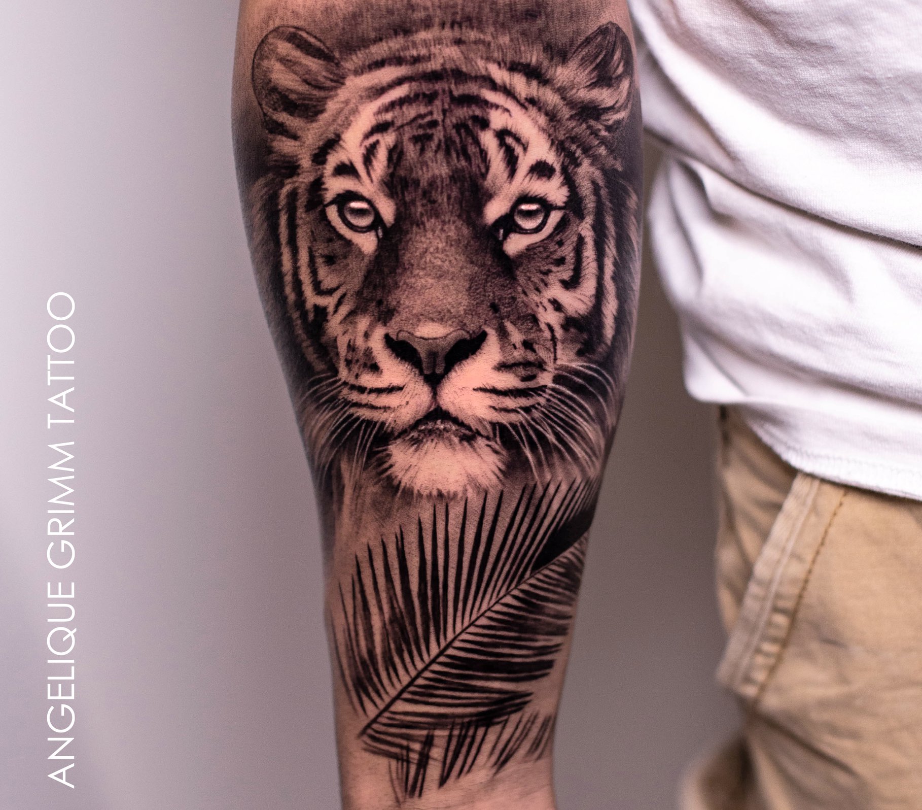 Le Petit Tigre Realise Angelique Grimm Grimm S Tattoo Facebook