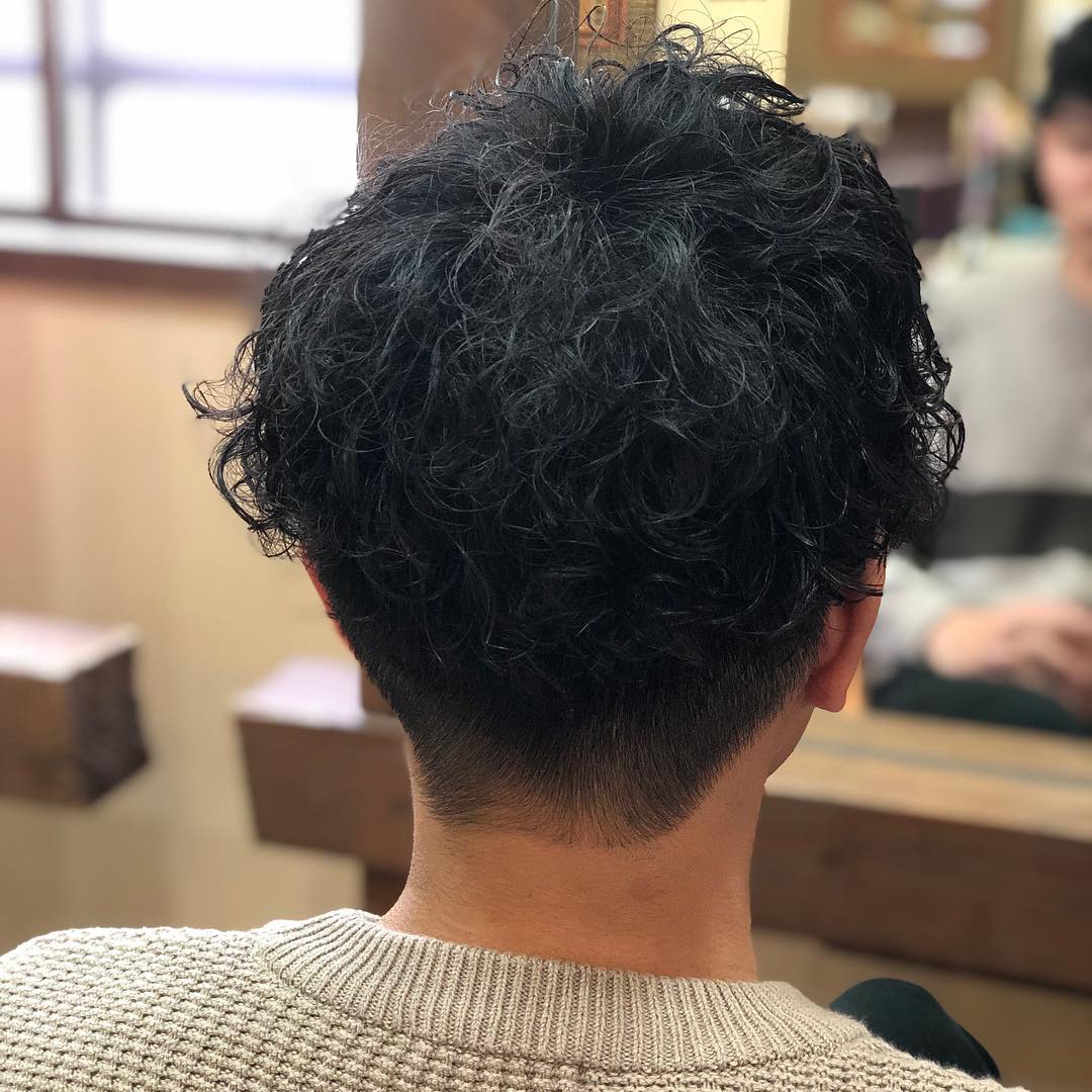 廣裕也 黒髪強めパーマ サイドと襟足を短く刈り上げる事でマッシュにパーマでもスッキリ見せてくれます メンズヘア メンズパーマ メンズファッション メンズヘアスタイル 撮影モデル募集 Ootd Btsarmy Bts Jsb 3jsb Haircut パーマ 東大阪 東大阪吉田