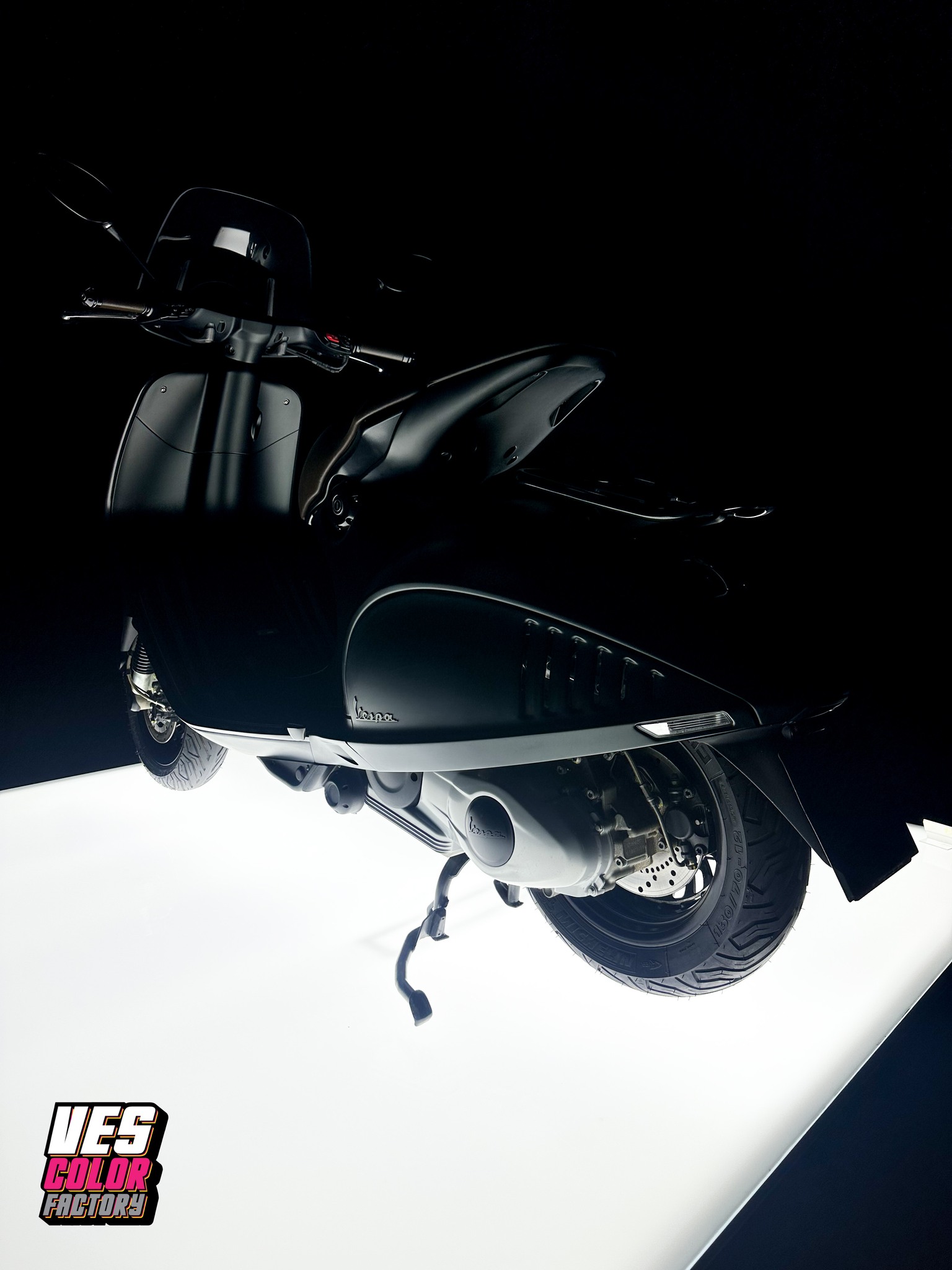 เดินเล่นดู Exhibition ในงาน Vespa Experience... - VES Color Factory ...
