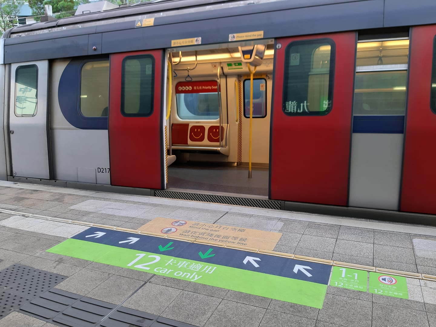 UTFA 世界交通之友 - 東鐵線現時使用的十二卡長度列車，將逐步換成只有九卡長的韓國製新列車，新舊列車混合行走期間，...