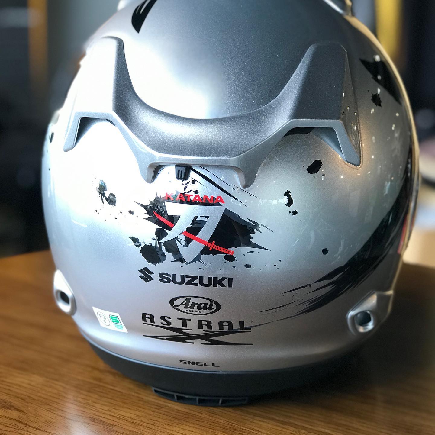 Arai ASTRAL-X KATANAモデル 同じくArai VECTOR-X スズキカラー 入荷 