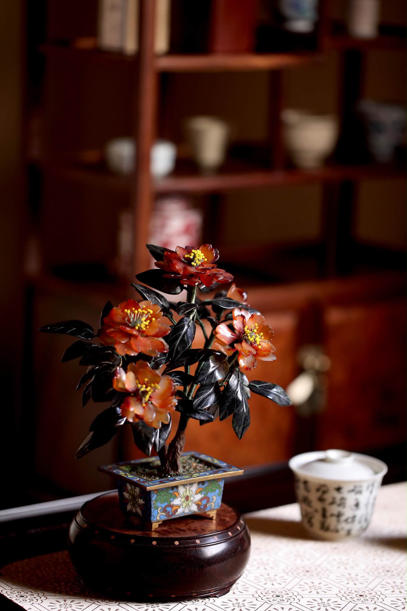 景泰蓝掐丝珐琅彩「玉石盆景」 《桃花源记》一句“芳草鲜美，落英缤纷