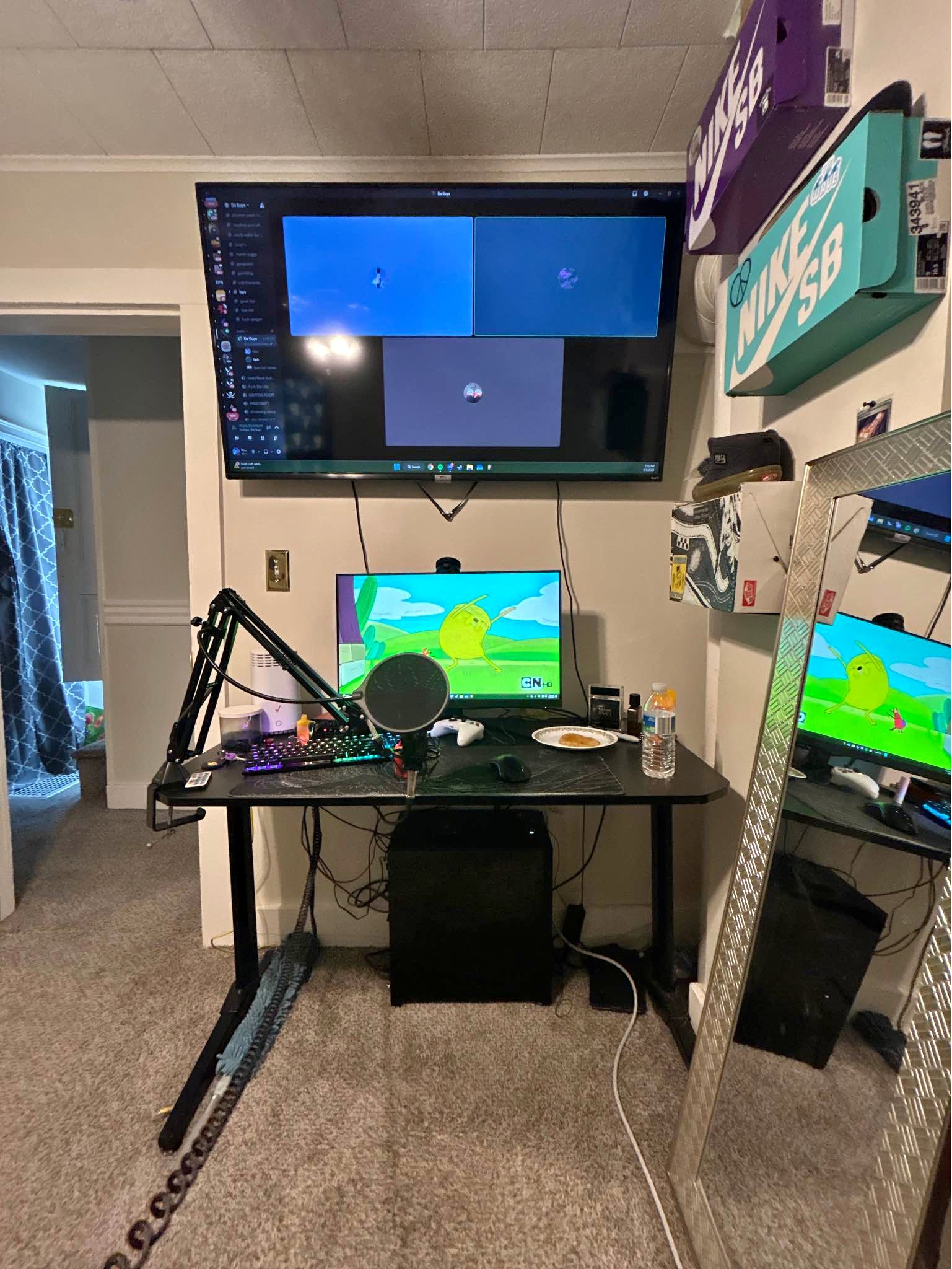 CUSTOM GAMING PC AND MONITOR WITH CABLES - Desktop Computers - Toms ...