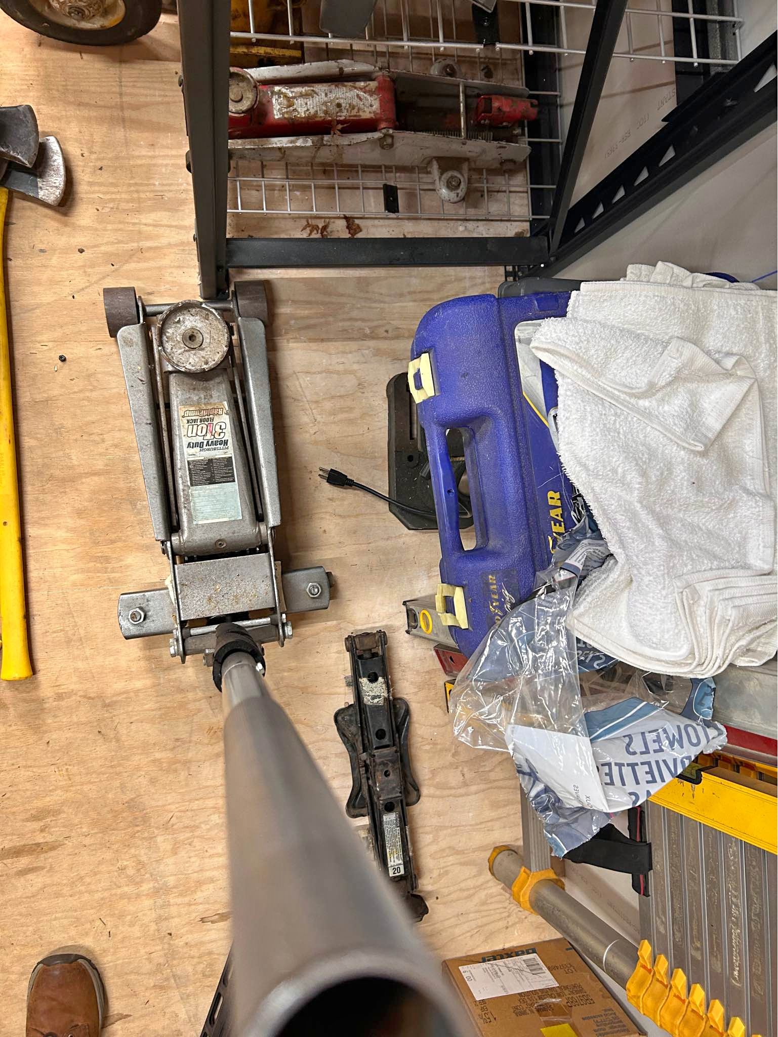 Floor jack - Miscellaneous Tools - Medford, Oregon | Facebook ...