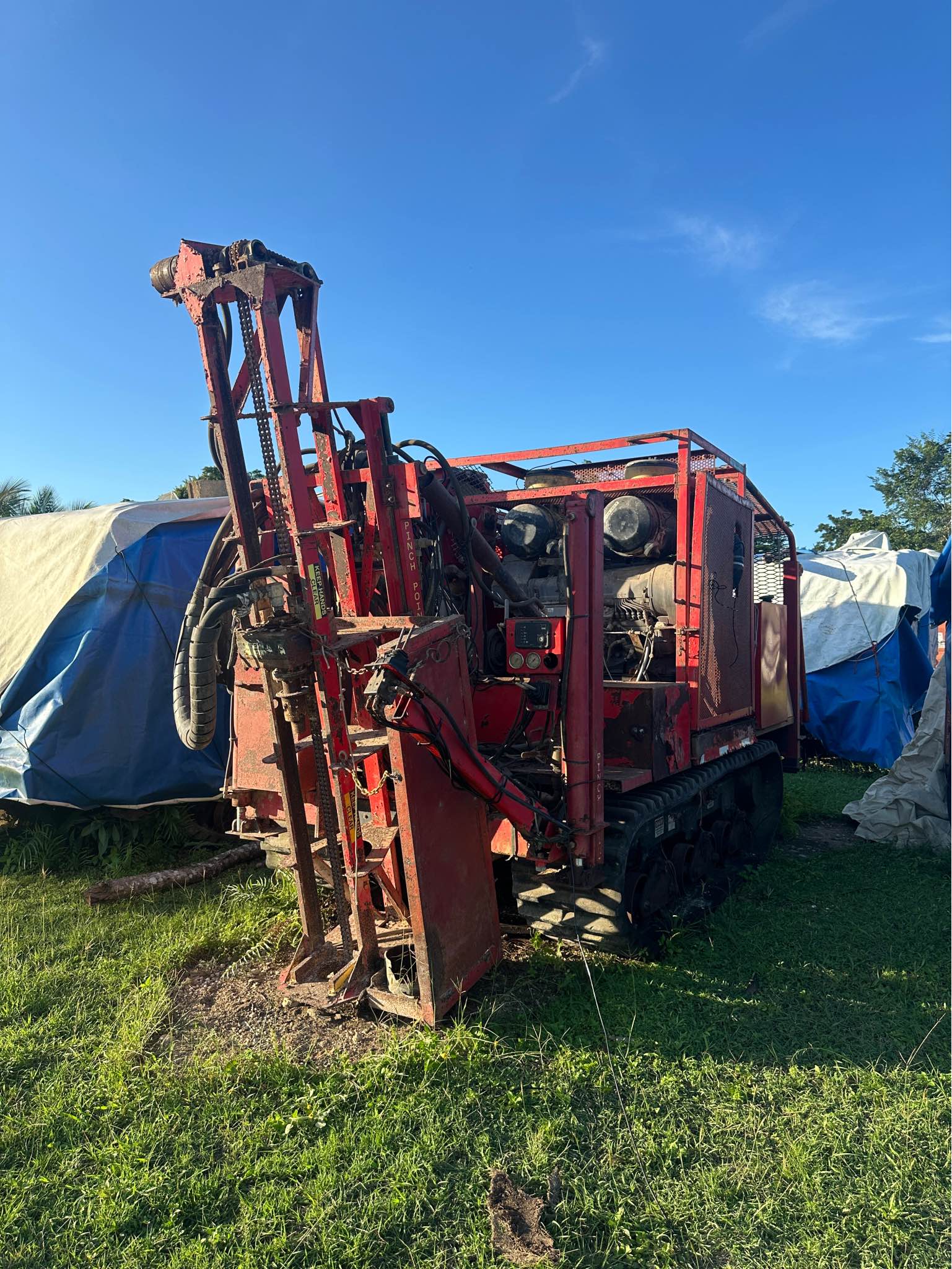 MOROOKA TRACKED CARRIER & TRACKED DRILLING RIG PACKAGE - Miscellaneous ...