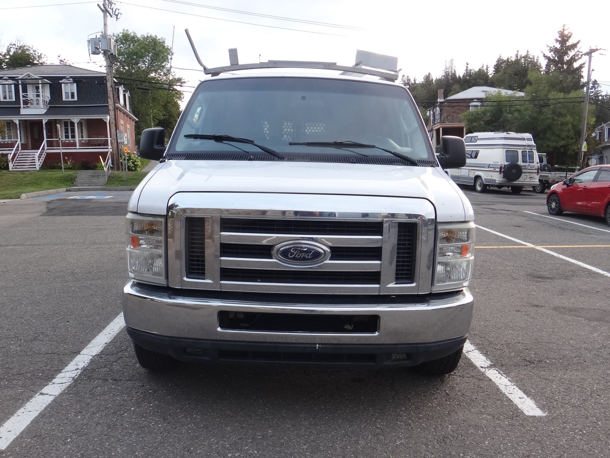 2010 Ford Econoline E250 Cargo - Bas kilométrage! - Commercial Vans ...