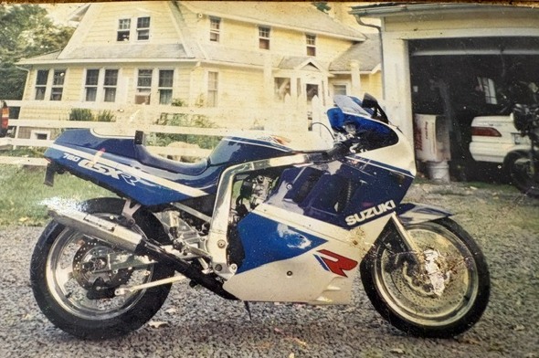 Restored 1989 gsxr-750k to 7/11 specs