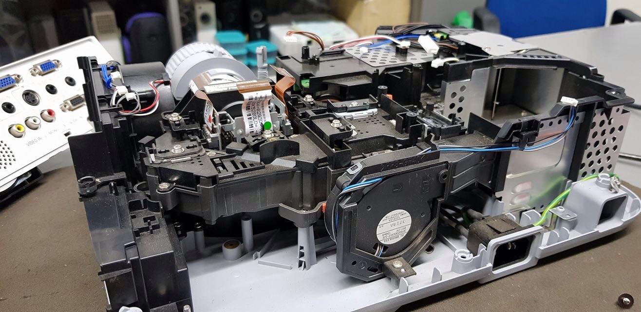 เปลี่ยน Auto Iris โปรเจคเตอร์ NEC รับซ่อมโปรเจคเตอร์ทุกรุ่น อะไหล่พร้อม ...