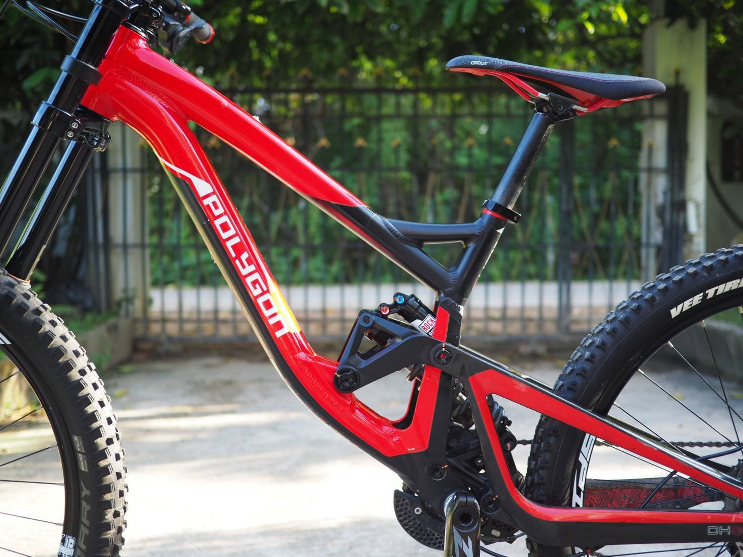 Polygon collosus dh9 27.5er สำหรับผู้ปั่น 162.5-175cm สายดิ่งประจัญบาน ...