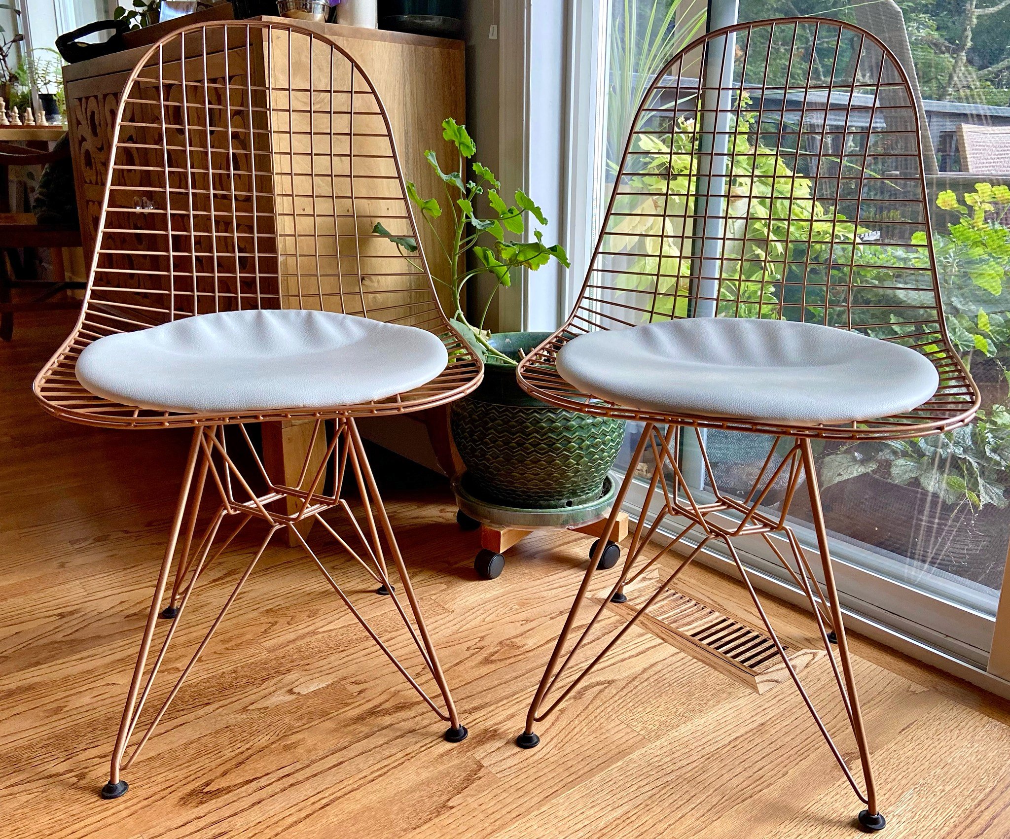 Outdoor furniture: Chair set.