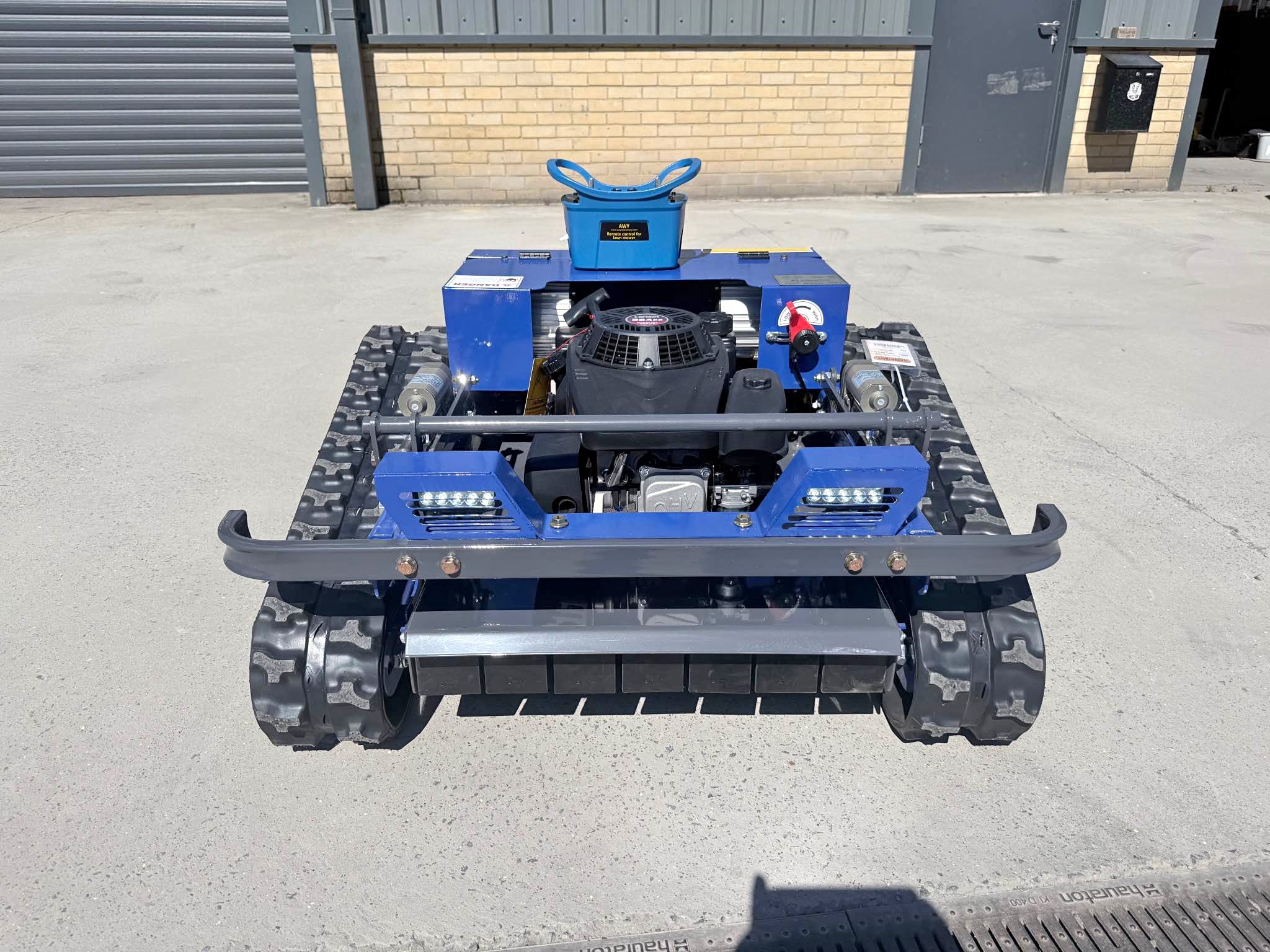 Tracked Remote control embankment slope lawn mower AWY - 550 - Lawn ...