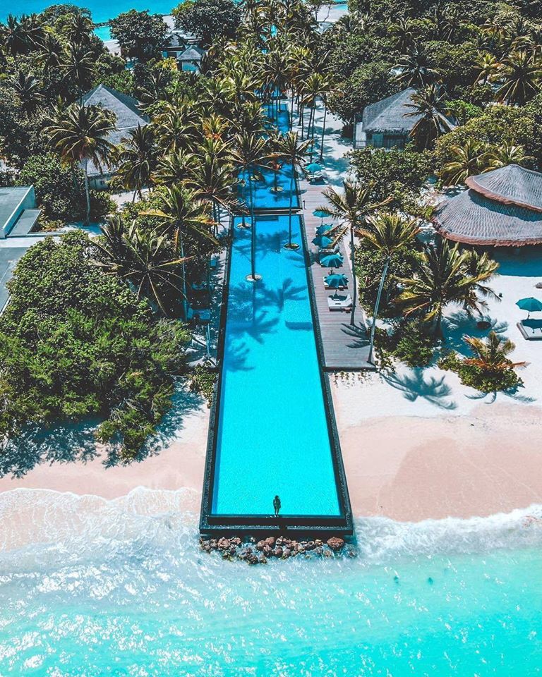 The longest infinity pool in... - Architecture & Design