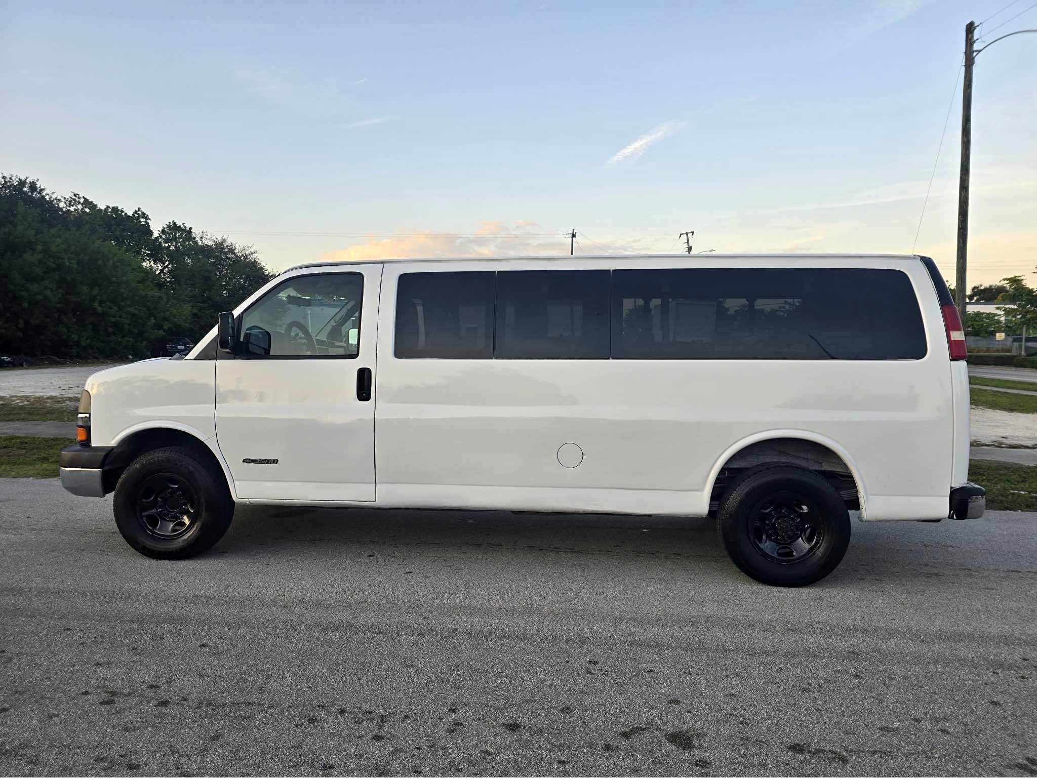 2004 Chevrolet Express 3500 Passenger · LS Extended Van 3D - Commercial ...