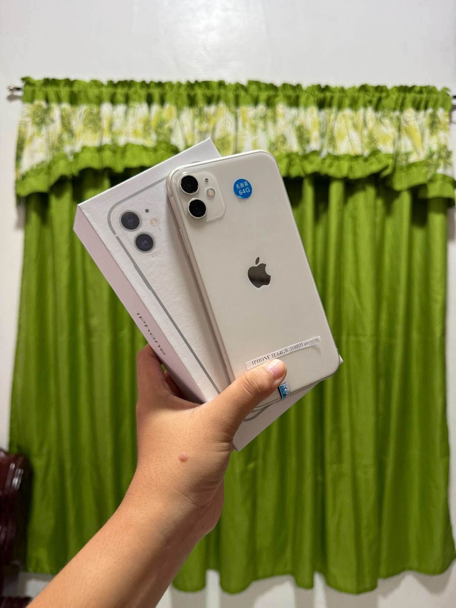 iPhone 11 64GB for sale at ₱8,999, no sim restrictions