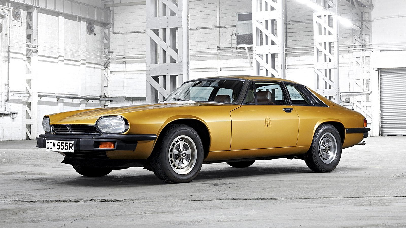 1976 Porsche 911 vs Ferrari 308 GT4 and Jaguar XJ-S