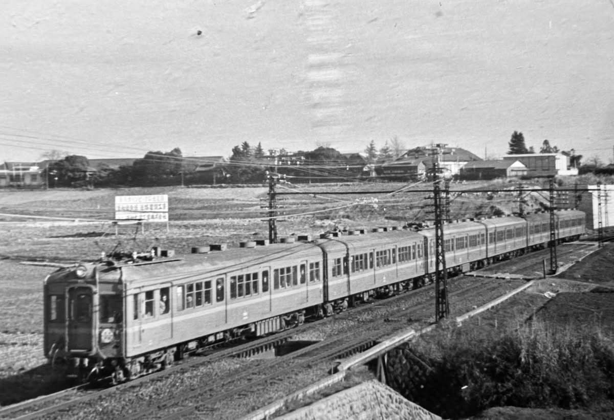 昭和38年(1963)の東武東上線(成増↔︎和光市)です。畑の真ん中を