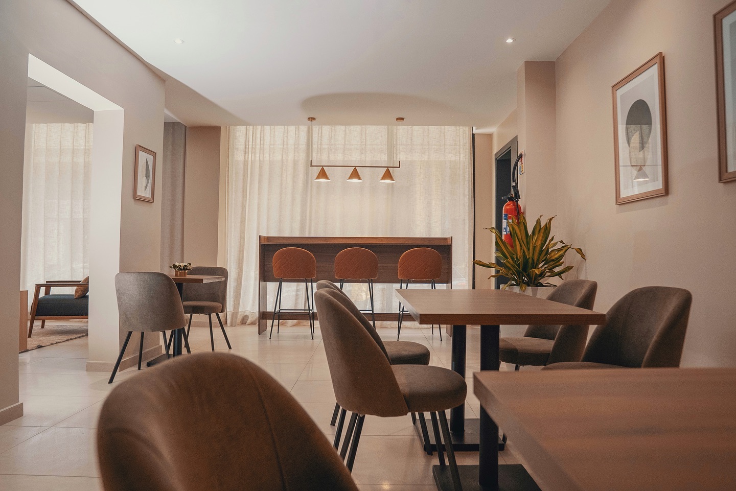 Hôtel - ~ 𝙀𝙨𝙥𝙖𝙘𝙚 𝙘𝙤𝙬𝙤𝙧𝙠𝙞𝙣𝙜 • Votre havre de paix au cœur de la capitale ...