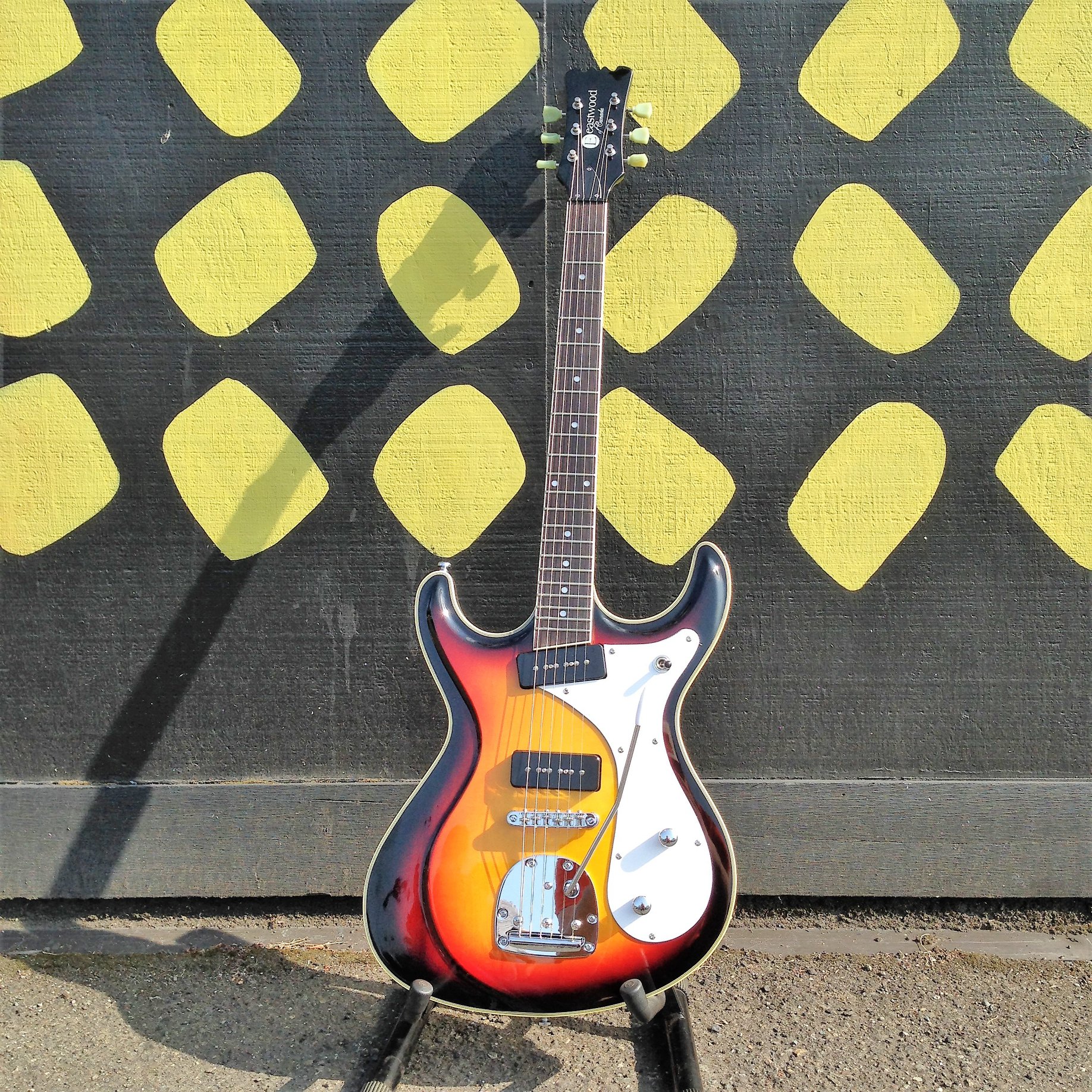 Eastwood's take on a '60s Mosrite guitar, this Sidejack Deluxe