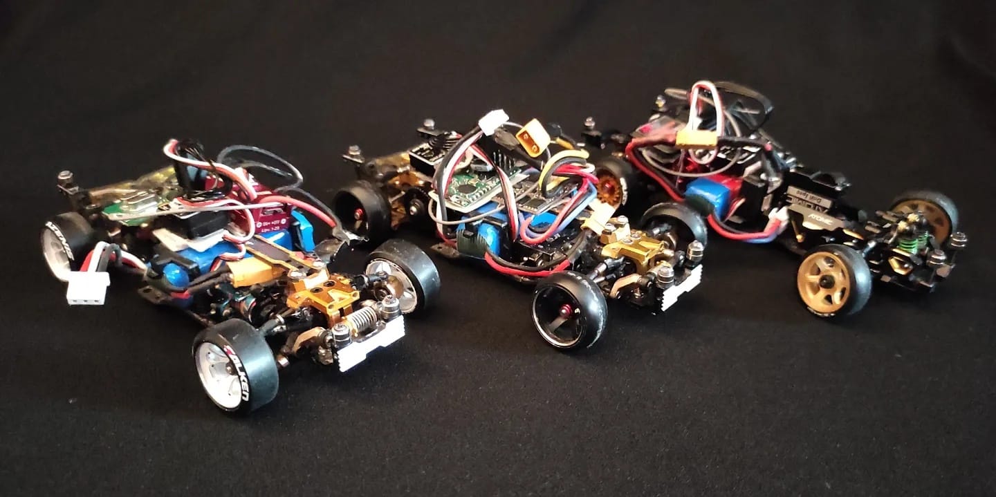What kits can upgrade a 1/28 Atomic DRZ V2 chassis to 1/24 scale
