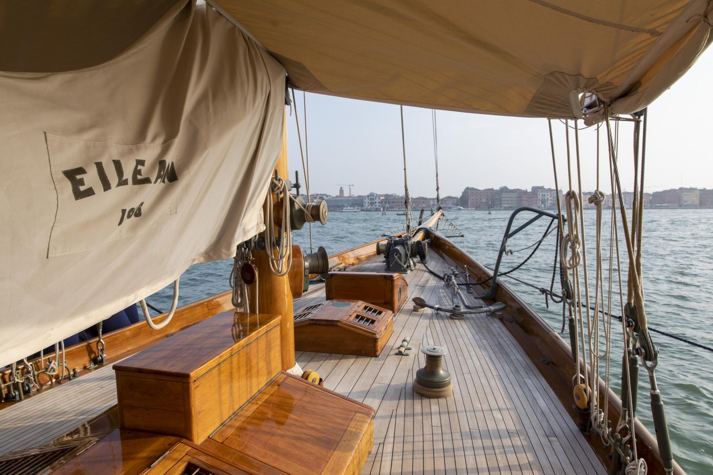 A story reborn at sea. Built in 1936, Eilean sails again thanks to