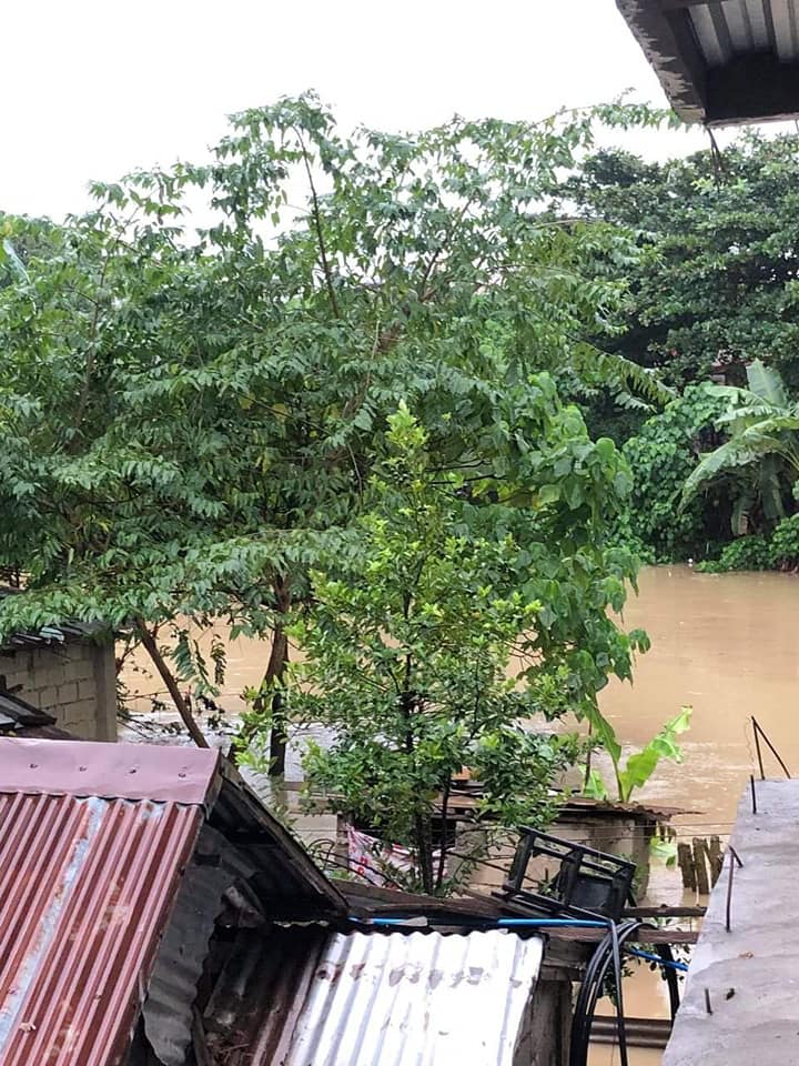News5 - Lubog pa rin sa baha ang mga daanan at ilang bahay...