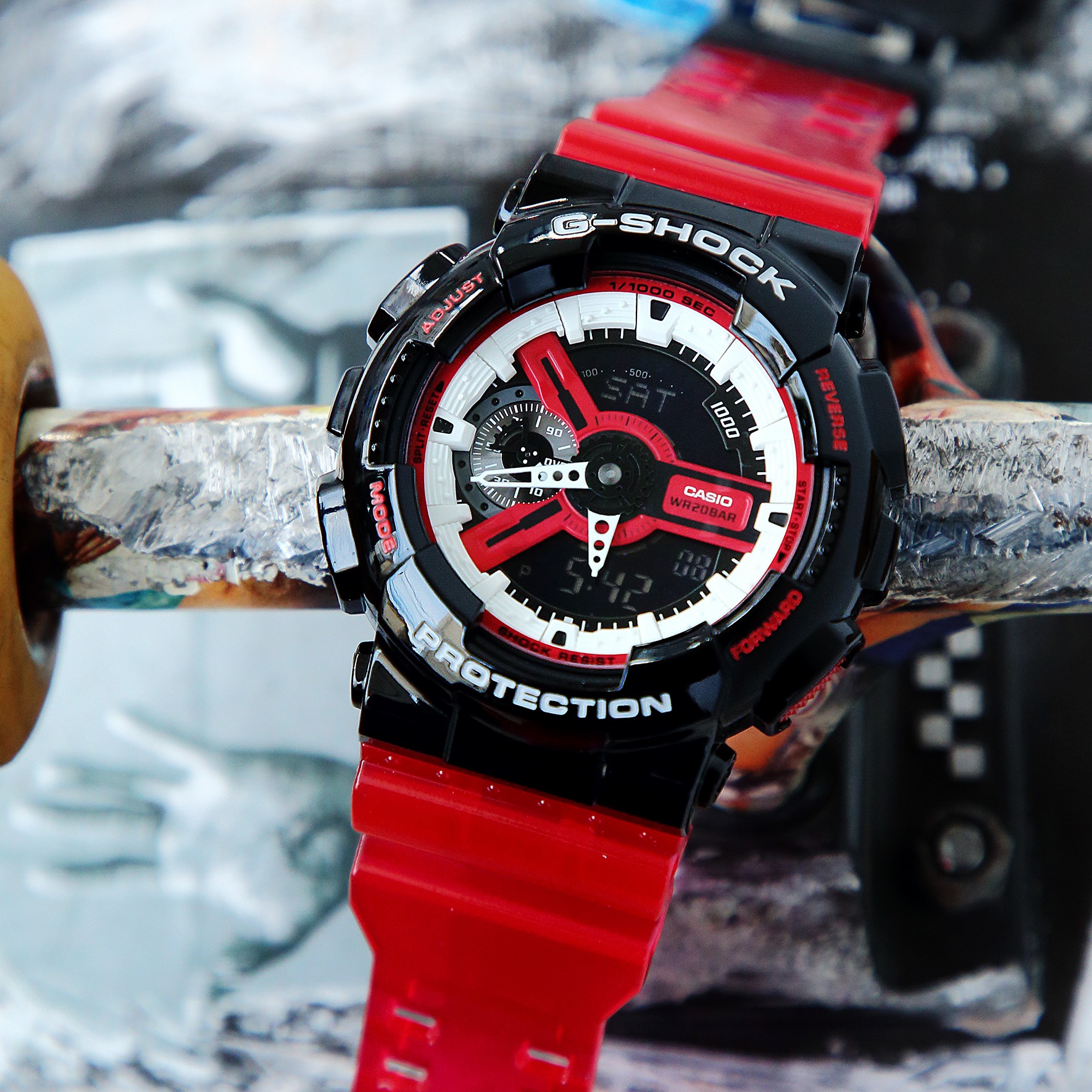 CASIO - G-SHOCKのキーカラーであるブラック、レッド、ホワイトの3色を 