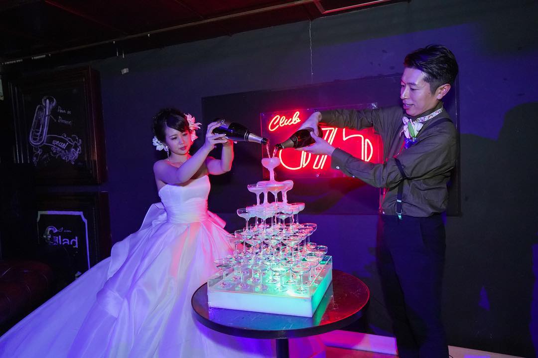 Club675 シャンパンタワー 注ぎ終わったら ゲスト皆様に 取りに来ていただいて 幸せのおすそ分け っていう 意味合いなんですよ Club675 Getmarry Wedding 結婚 結婚式二次会 貸切 Hacocoro Champagne シャンパンタワー シャンパンタワー