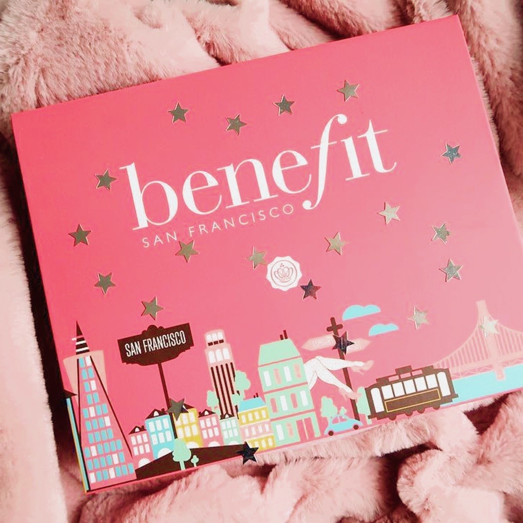 GLOSSYBOX - 💗Hann du inte köpa en Benefit-box? 💗⠀⠀⠀⠀⠀⠀⠀⠀⠀...