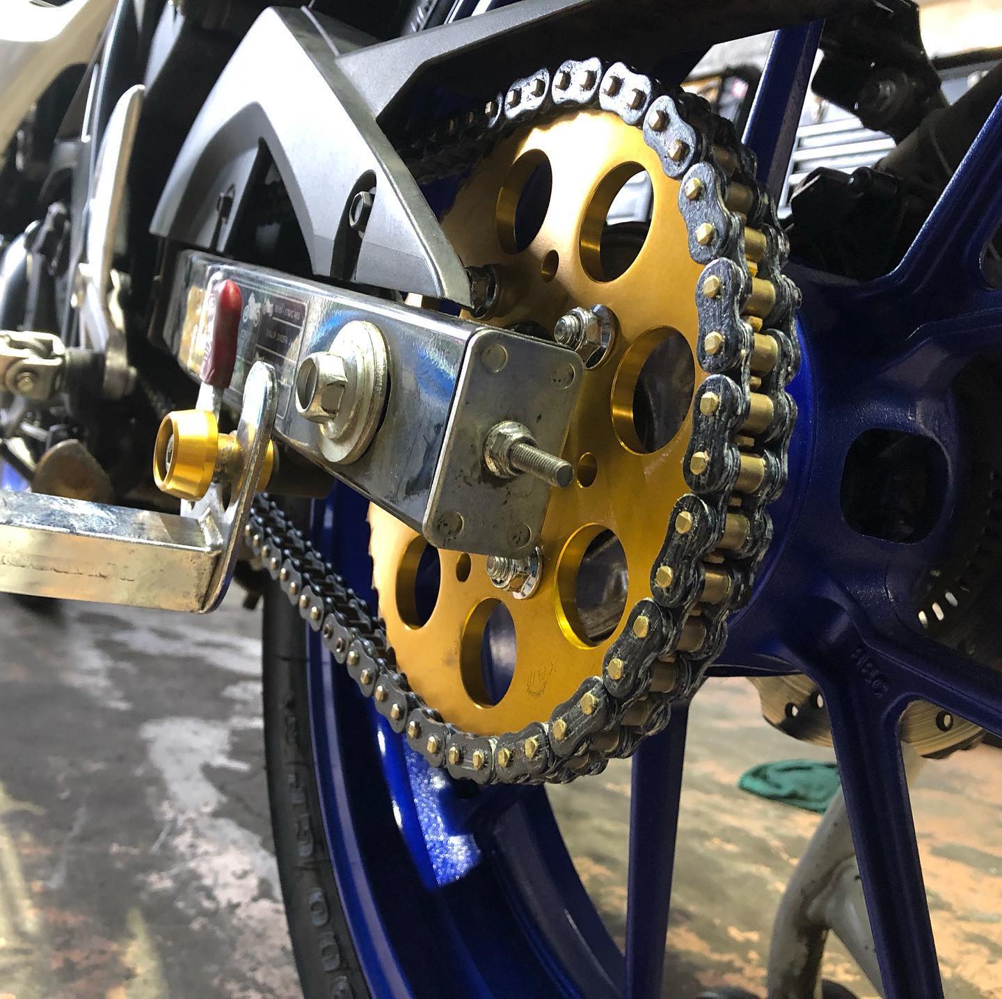 Staff - GSX-R125 チェーン.スプロケット交換 #suzuki #gsx#gsxr 