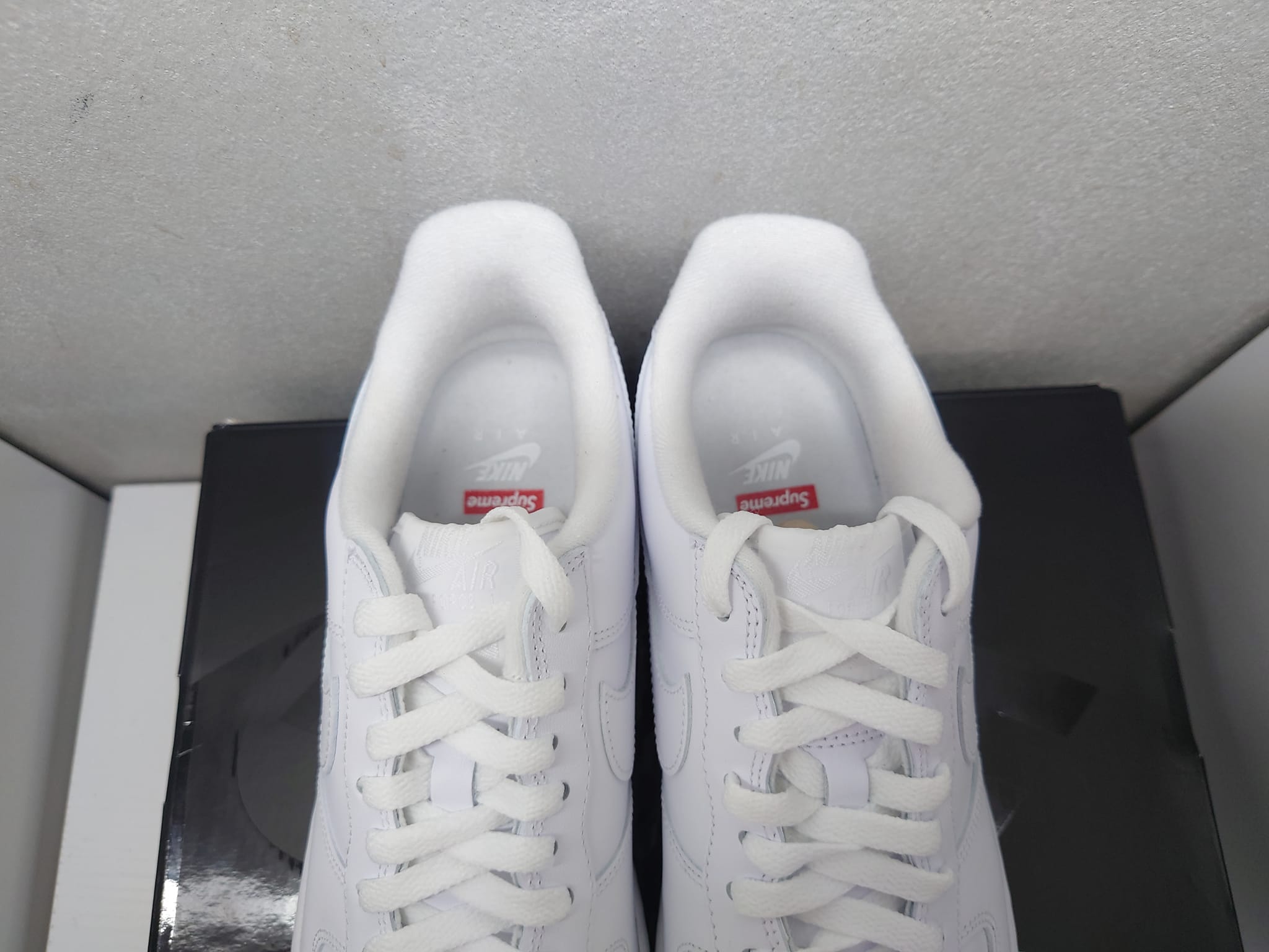 เช็ค+/- nike air force 1 supreme
