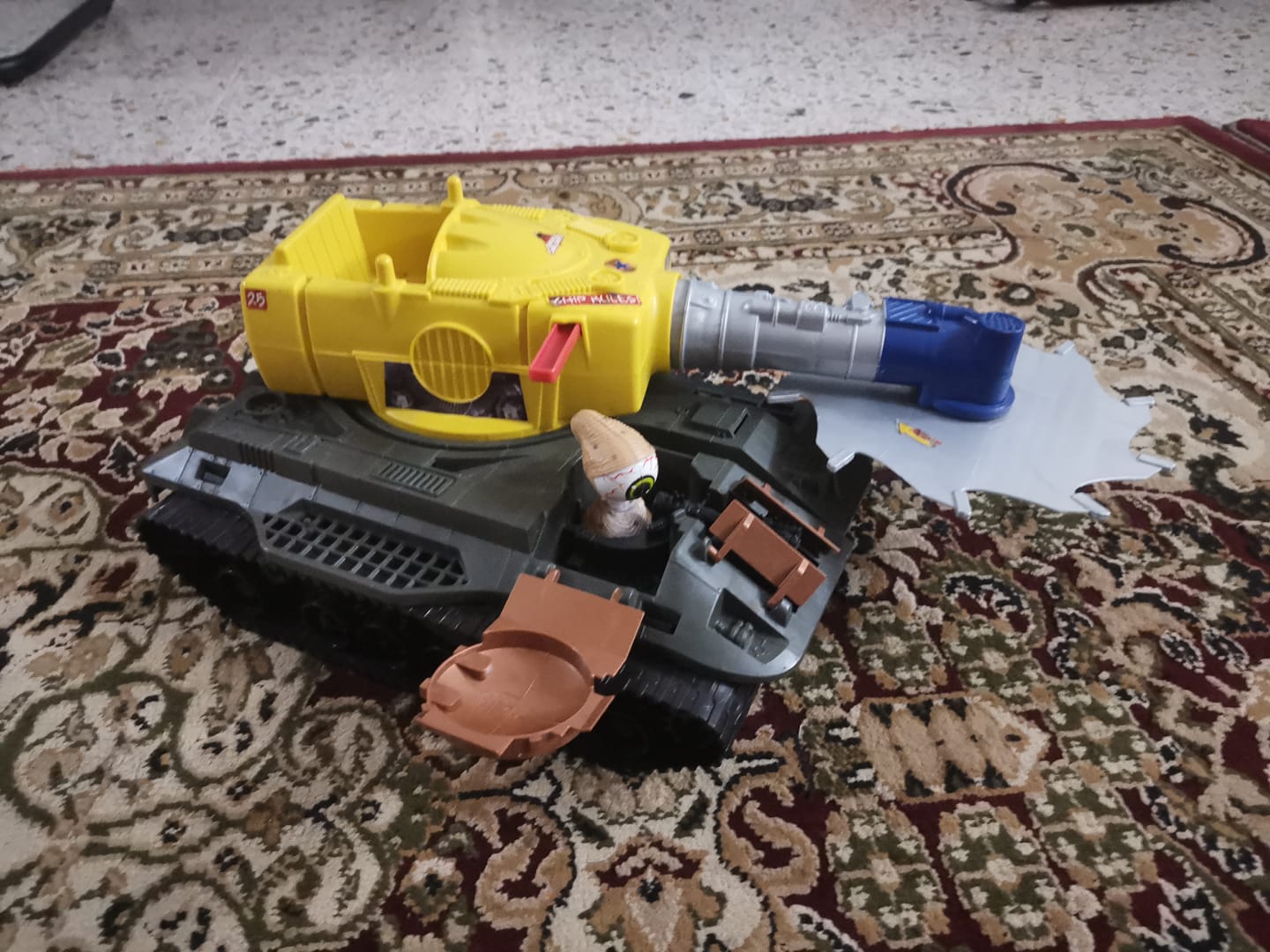Geektronium - 1998 Small Soldiers Buzzsaw Tank with Ocula RM320 PM 