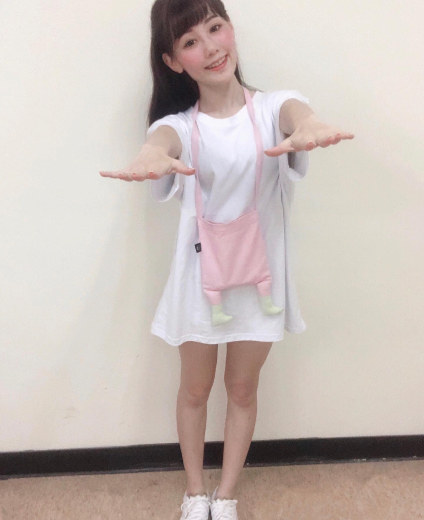 畇二 Yuner - 新好兄弟～我是小殭屍畇 今天天氣真的是熱到不行😖😣 辛苦大家了🥺 #明天你們來嗎？ #😋...