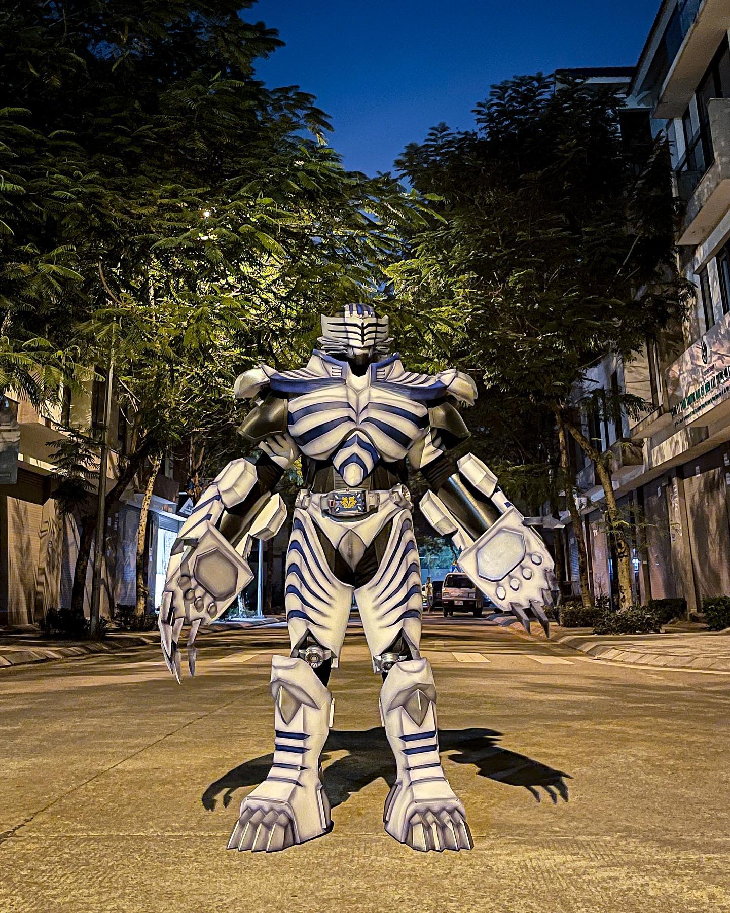 Transform - Kamen Rider Tiger Survive custom by me @transform_studio # ...