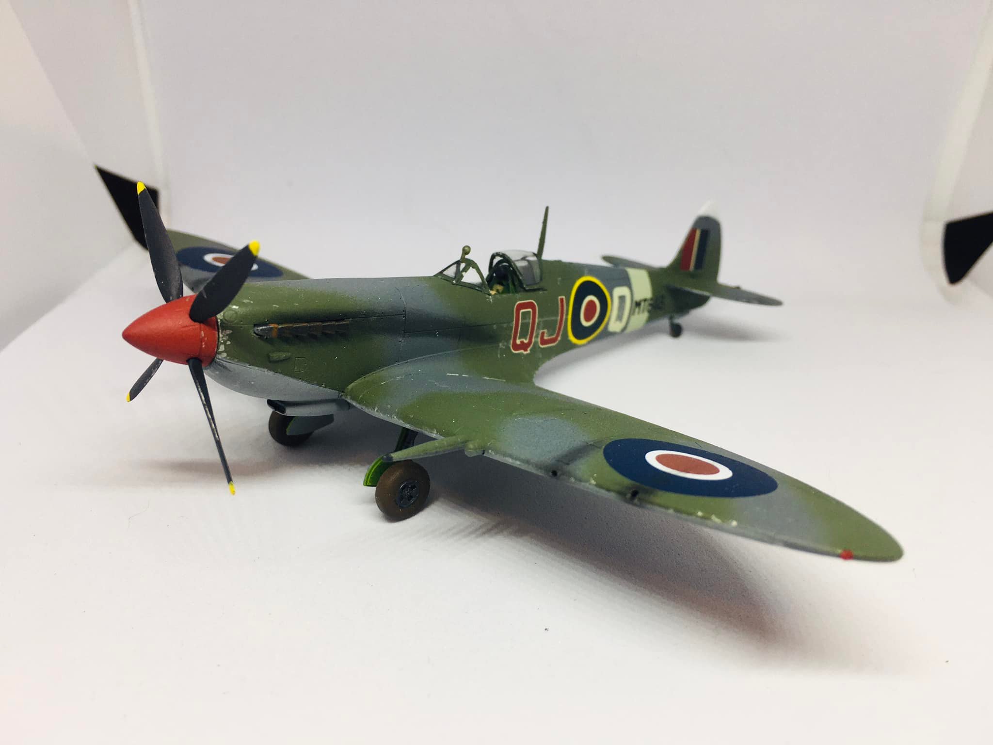 This is the vintage 1/72 Hasegawa Spitfire Mk 8, of 92 Squadron