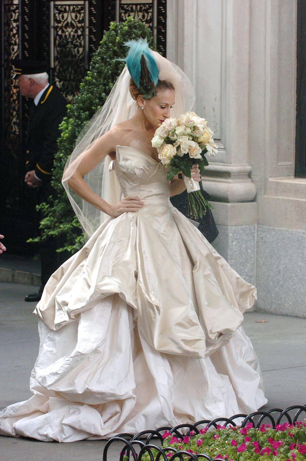 sjp bridesmaid dress Sarah Jessica Parker said “I do” in an off-the-rack black wedding dress. Here's everything you need to know about the 'Sex and the City star's' gown BUDGET FRIENDLY Color:Rouge Fabulous Wedding Dress with