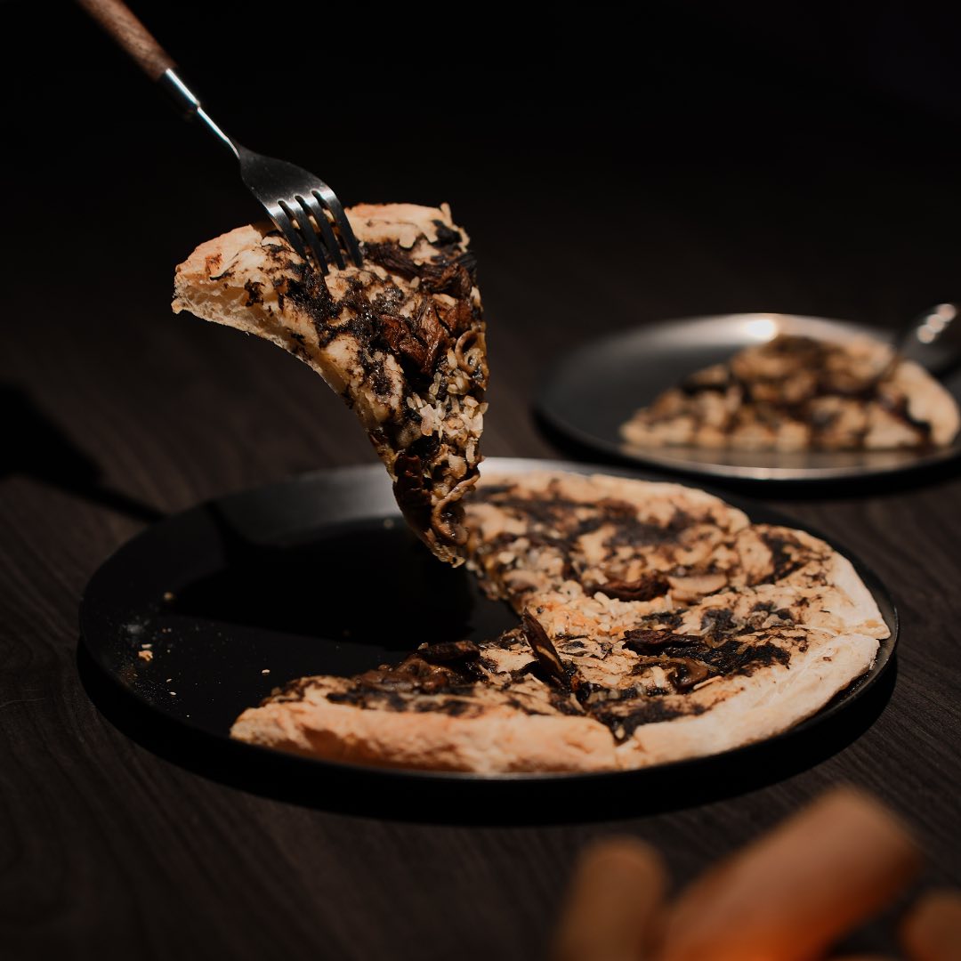 Caveyard by -1 - 🍕 10” pizza 披薩 mushroom & truffle 松露菌菇🤎... | Facebook