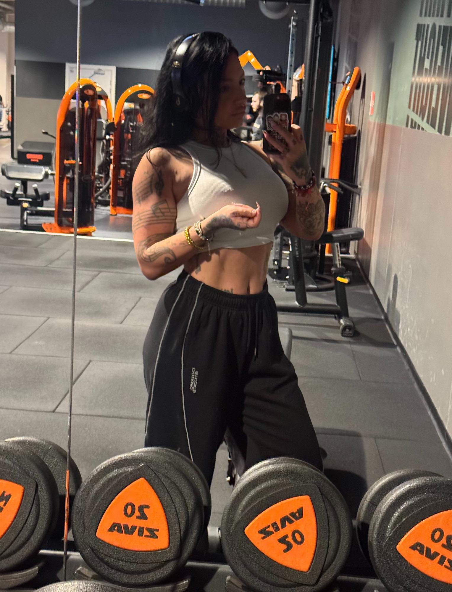 Lola - 👉🏼 🌿 Derrière les muscles vois-y : - la santé mentale ↗️ - la ...