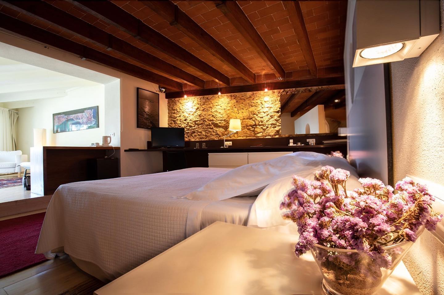 Les habitacions de l’Hotel... - Hotel Tancat de Codorniu | Facebook