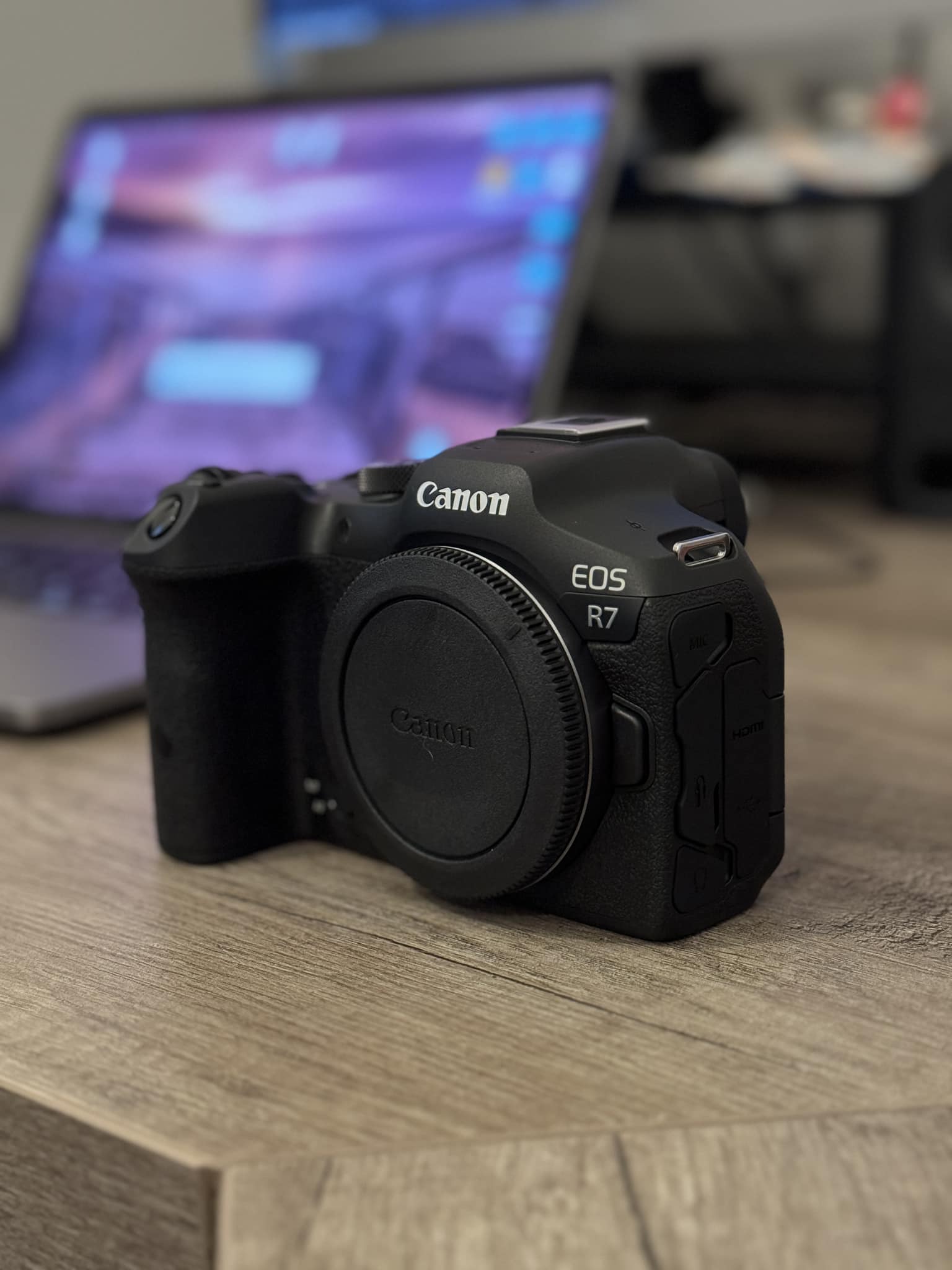 I got my new camera gear today! The Canon EOS R7 and Sigma 150 