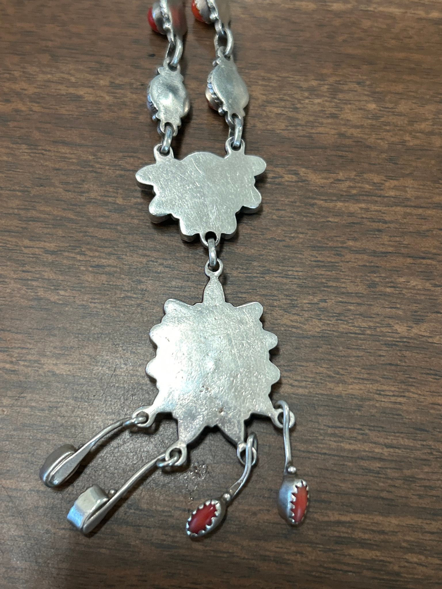 Is this unsigned coral necklace a Zuni Bill and Lou Lucinda Laweka 