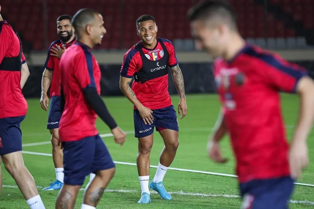 Promo Actual - ¡La @selevinotinto entrenó en el... | Facebook