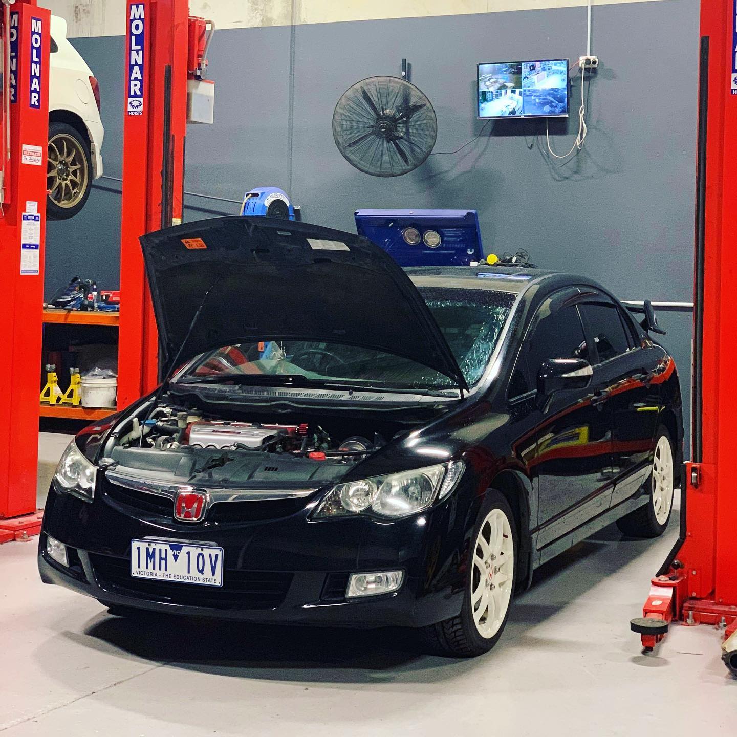 Elusive Racing - K20z4 swapped FD2 Civic. The 6speed...