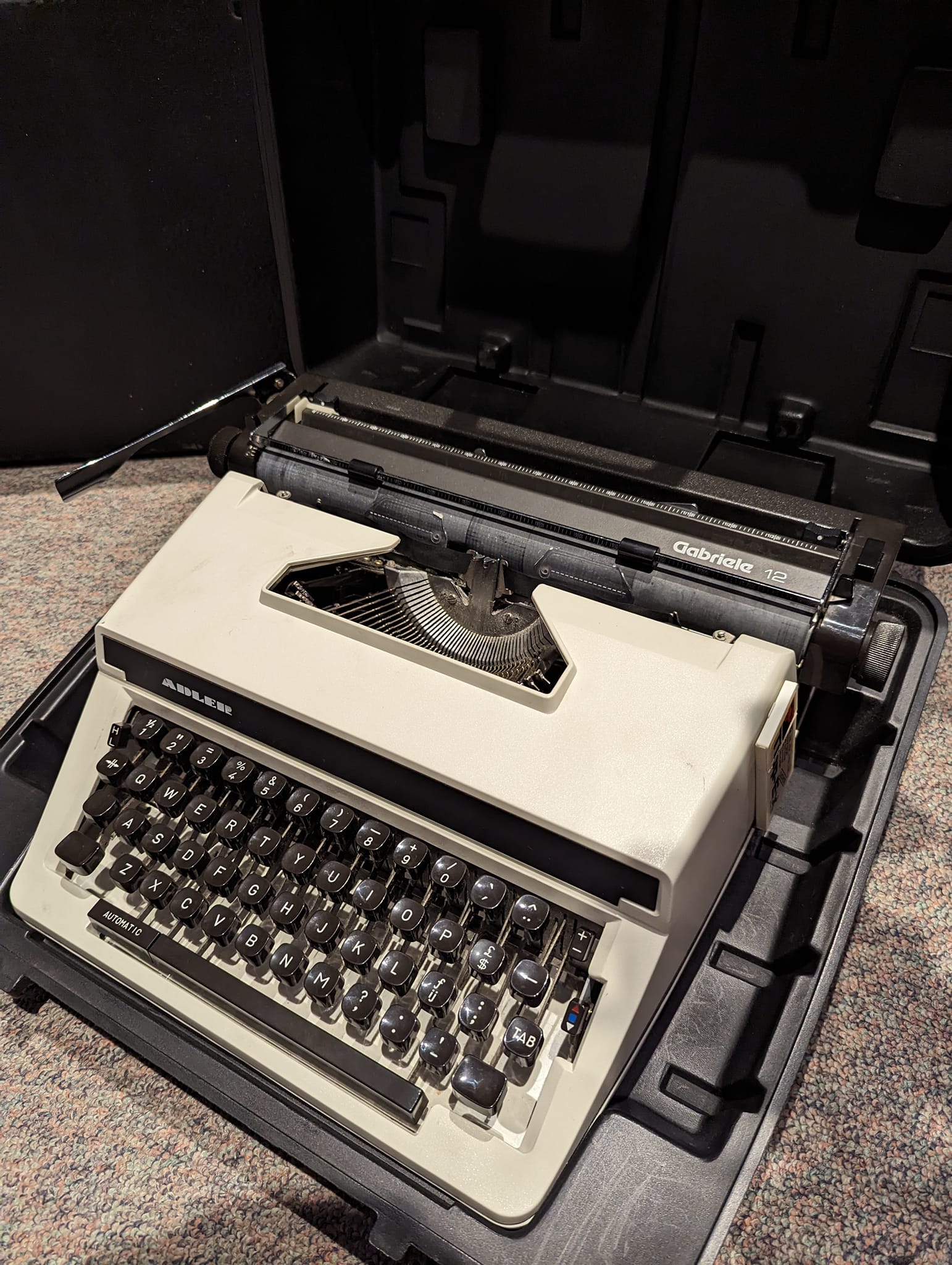 What is the history of the Triumph Gabriele 12 typewriter?
