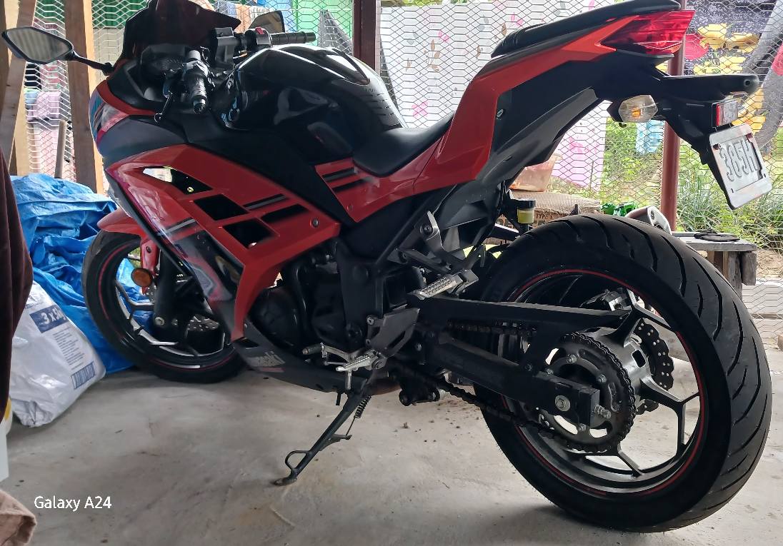 Ninja 300 , mileage 19720 , Contact 9495382 . Nasinu, suva .
