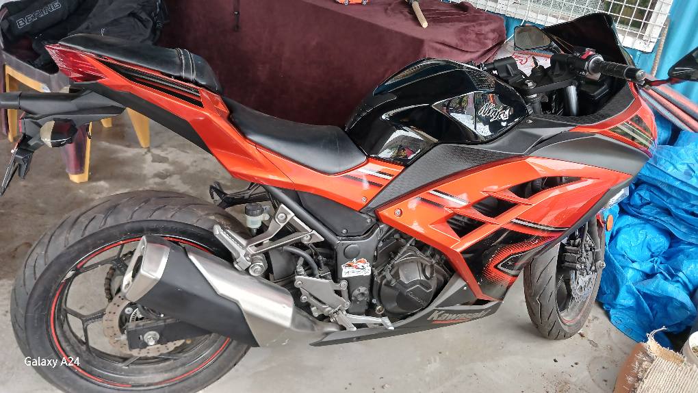 Ninja 300 , mileage 19720 , Contact 9495382 . Nasinu, suva .