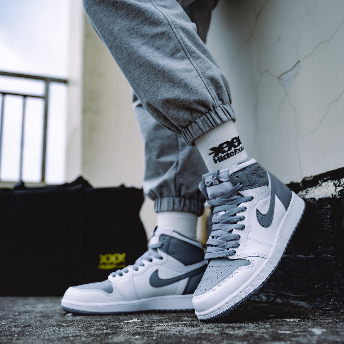 Shoe Air Jordan Mid Smoke Grey On Feet Air Jordan Mid SE Neutral 